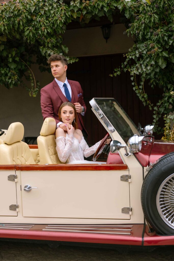 Wedding session in retro car Poznan, International Wedding Photographer Poznan