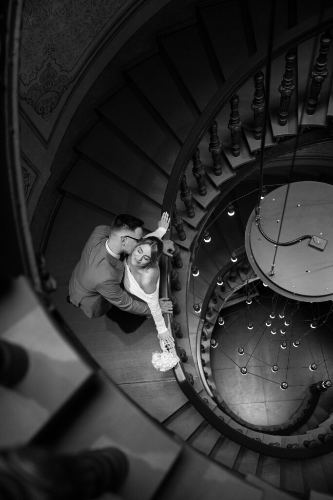 Elegant wedding session at The Times restaurant in Poznan